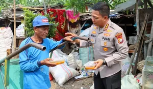 Warga Slum Area di Sukmajaya Depok Nikmati 250 Porsi Tongseng : Diinisiasi IJTI, Satu Meja dengan Kapolres