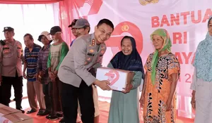 Bakti Sosial Polres Metro Depok Menyasar Warga Sekitar TPA Cipayung, Kombes Abdul Waras : Sebar Sembako dan Pemeriksaan Kesehatan