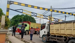 Jalur Tengkorak Parung Panjang Diperbaiki, Truk di Atas Delapan Ton Dilarang Melintas 