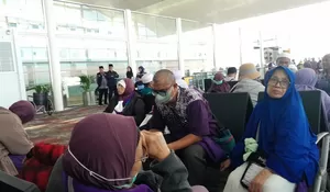 Pesawat Sempat Diancam Bom, Jemaah Haji Kloter 12 Depok Tiba Hari Ini 