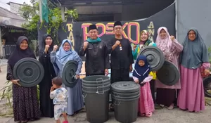 Pemberian Ember di RW15 Pondok Petir : Harapan Sampah Organik dari Pemilahan Sampah untuk Maggot