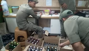 Ngeri Dong! Toko Jamu di Sawangan Depok Jualan Miras, 1.277 Botol Disita