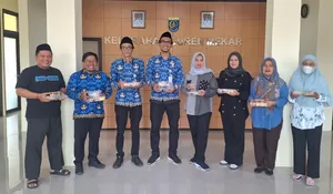 Intip Cara Kelurahan Duren Mekar Depok Entaskan Stunting : Hari ke-14 PMT, Menu Bervariasi Jaga Mood Makan Anak