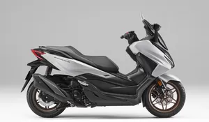 Honda Forza Semakin Berkelas, Hadir dengan Panel Meter TFT 5 Inci dan Warna Eksklusif Terbaru!