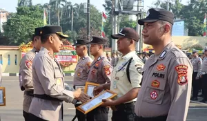 Polres Metro Depok Beri Penghargaan untuk Dua Warga yang Gagalkan Pencurian Uang Ratusan Juta, Kombes Abdul Waras : Jadi Motivasi Ciptakan Keamanan