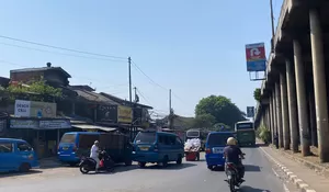 Angkot Ngetem di Flyover Digiring ke Terminal Cileungsi Bogor