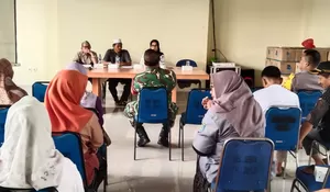Selami Persiapan Kemerdekaan di RW4 Kelurahan Serua : RT, RW Kenakan Pakaian Adat, Didapuk Tuan Rumah Upacara HUT RI ke-80