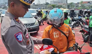 Aksi Nyata Polres Metro Depok Gaungkan Kemerdekaan ke-80 RI : Satlantas Kibarkan Merah Putih di Setiap Kendaraan, Traffic Light jadi Saksi