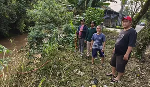 Turap di RW 11 dan RW 12 Kelurahan Pondok Petir Depok Jebol, Sekitar 500 KK Terendam Banjir Setinggi Dua Meter, Kiriman Air dari Bogor Diduga Jadi Bia