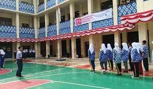 Bertugas Pengibar Bendera, SMPN 27 Depok Berkontribusi Upacara Kemerdekaan Tingkat Kelurahan PGS