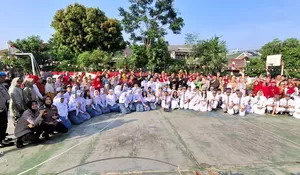 Polsek Pancoranmas Upacara HUT RI ke 80 di RW3 Depok Jaya, Peserta Kenakan Pakaian Adat hingga Libatkan Pelajar jadi Paskibra