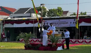 Warga Tugu Depok Antusias Ikuti Upacara Kemerdekaan di Lapangan Industri