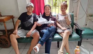 Usai Berbagi Sembako dan Uang Tunai, Ki Braja Bada Tubi Nikmati Kuliner Khas Minahasa, Makan Bersama di Rumah Warga Lokal