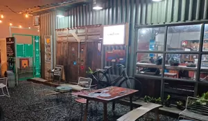 Kedai Kopi Unik Gak Jauh dari Depok dengan Nuansa Bengkel Sekaligus Galeri Seni, Harganya Gak Bikin Kantong Jebol!