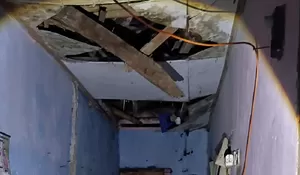 Hujan Deras Guyur Cihideung Udik, Dua Warga Terluka Tertimpa Atap Rumah