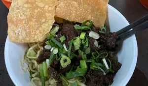 Sudah Tahu? Ada Mie Bebek Viral di Depok, Harganya Cuma Rp20 Ribu Saja!