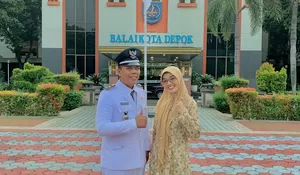 Aksi Ahmad Sofyan Usai Jabat Lurah Curug Depok : Putra Asli Daerah yang Tak Sungkan Bersihkan Sampah Bareng Warga