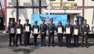 12 Anggota Satuan Lalu Lintas Polres Metro Depok Terima Penghargaan dari Polda Metro Jaya