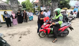 Jumat Berkah SMPN 2 Depok : Bagikan 2.113 Paket Makanan Kepada Siswa, Ojol, Panti Asuhan hingga Pondok Pesantren