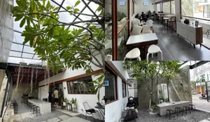 Tongkrongan Wajib Anak Kampus di Depok, Nyaman Buat Nongkrong Santai dan Nugas di Suar Ruang Coffee Ground!