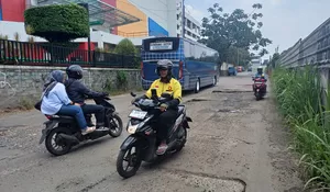 Akses Keluar dan Masuk Terminal Depok Tak Manusiawi! Kondisi Gelap Gulita hingga Jalan Rusak, Aroma Kriminalitas Sangat Terasa
