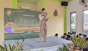Mengikuti Kegiatan Lurah Pengasinan Depok di Akhir Pekan : Hadiri Peringatan Maulid Nabi, Minta Warga Bahu Membahu Jaga Keamanan