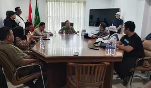 Hadapi Massa Aksi Unjuk Rasa, Kepala Kantor BPN Kota Depok Beri Solusi