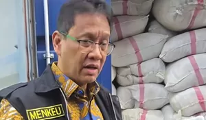 Menkeu Purbaya Sidak Langsung Pakaian Bekas Impor Ilegal di Cikarang, Tegaskan Rugikan UMKM