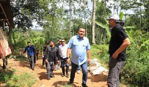 Bupati Rudy Susmanto Tinjau Rencana Pembangunan Hutan Kota di Desa Tajur