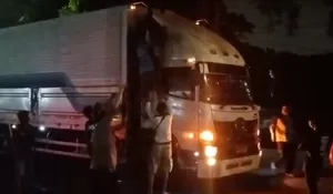 Heroik! Begini Detik-Detik Menegangkan saat Polisi di Depok Selamatkan Pemuda asal Jaktim yang Ingin Bundir di depan Polsek Cimanggis