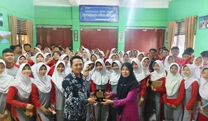 KPU Kota Depok Sambangi SMPN 24 Depok : Jaga Keberlangsungan Demokrasi, Edukasi Pemilih Pemula