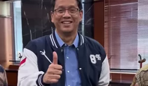 Menkeu Purbaya Tampil dengan Jaket Produk Lokal Asal Bogor: UMKM Mantap, Maju Terus!