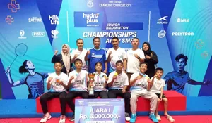Tim Bulutangkis SMPN 30 Depok Raih Juara di Semarang