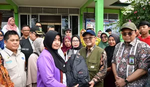 Mendikdasmen Beri Bantuan Langsung ke SMA Negeri 1 Batang Anai dan Sekolah Lainnya di Sumatera Barat