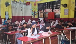 Guru hingga Siswa SDN Sukamaju 6 Semarakkan PSAT dengan Busana Adat Sunda