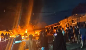 Rental Mobil Sekaligus Toko Oli di Kelurahan Serua Depok Dilahap Si Jago Merah, Kerugian Ditaksir Capai Rp1,5 Miliar