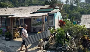 Diterjang Angin Kencang, Puluhan Warga Puncak Bogor Kehilangan Atap Rumah