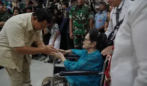 Resmikan RS di Bogor, Prabowo Subianto Tahan Air Mata Haru saat Sungkem ke Istri dr H Sadjiman