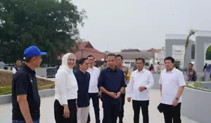 Kunjungi Karawang, Pj Gubernur Jabar Bey Machmudin Ngecek Alun Alun hingga RSUD