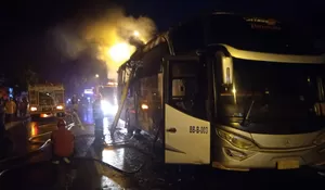 Hendak Jemput Rombongan, Bus Pariwisata Terbakar di Jalan Mayjen Ishak Djuarsa Bogor