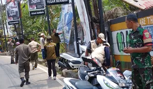 Banyak Pelanggaran, Panwascam dan Satpol PP Parung Gencarkan Pencopotan Baliho Caleg dan APS