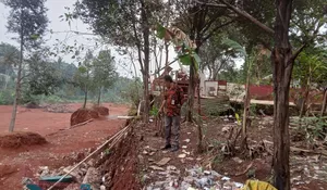 Lahan Parkir dan Pagar SDN Kenanga Gunungsindur Longsor, Sampai Sekarang Belum Ditangani