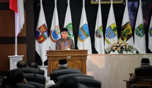 APBD Jabar 2024 Rp36,79 Triliun, Pj Gubernur Bey Machmudin Tandatangani Persetujuan DPRD