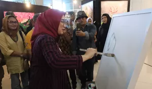 Buka Pameran Lukisan Cinta Puspa dan Satwa di Kota Bekasi, Yolla Kusuma : Ruang Para Seniman Pamerkan Karya