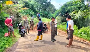 Dampak Longsor, Dua Hari Akses Jalan Desa di Leuwiliang arah Sukabumi Lumpuh