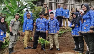 Sambut HUT Korpri ke-53, Pemerintah Kecamatan Cijeruk Lakukan Penghujauan di Desa Cibalung