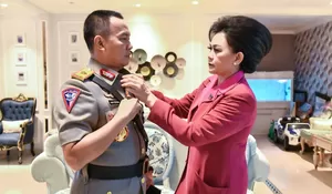 Dewi Tjandraningsih, Istri Kakorlantas Polri Brigjen Pol Aan Suhanan yang Viral Karena Cantik dan Setia Dampingi Suami