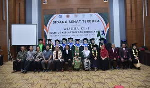 Institut Kesehatan Bisnis (IKBIS) Annisa Melangsungkan Wisuda Angkatan Pertama di Hotel Lorin, Bogor