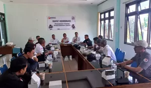 Panwaslu Kecamatan Cisarua Bersiap Hadapi Pemilu 2024, Lakukan Koordinasi untuk Distribusi Logistik di Kantor Kelurahan CIsarua
