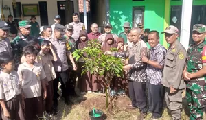 Peduli Terhadap Alam di Bogor, Koramil Ciomas Tanam Pohon di Area Situ Dramaga